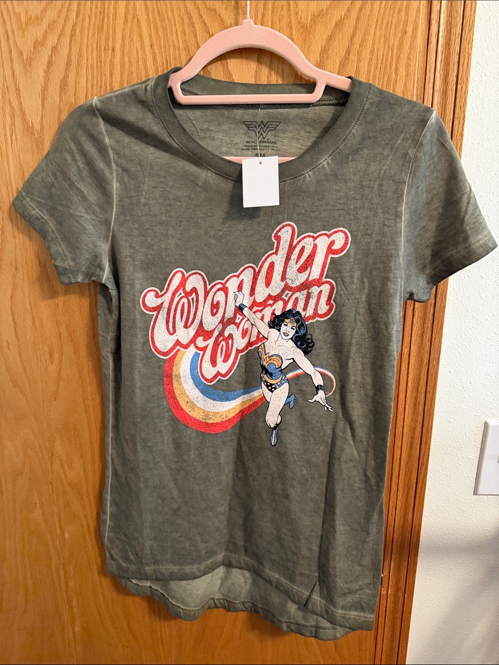 🫶🏼3 for $12!!🫶🏼 Wonder Woman Olive Graphic Short Sleeve Tee - DC